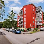 Apartment Elegant And Scenic Peaceful - One Bedroom With Terrace