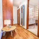 Apartment Elegant And Scenic Peaceful - One Bedroom With Terrace *