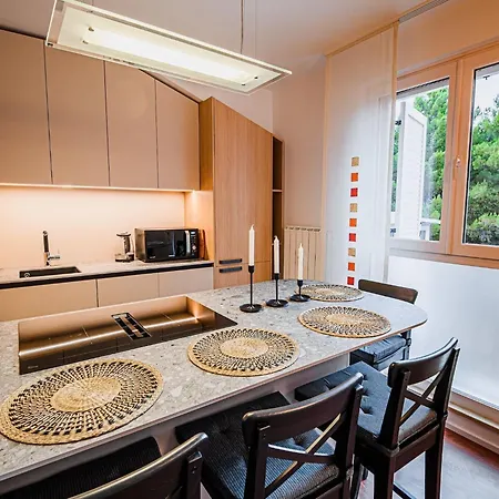 شقة Elegant And Scenic Peaceful - One Bedroom With Terrace