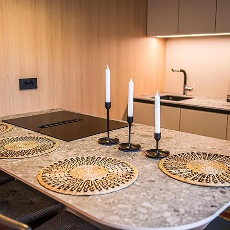 Elegant And Scenic Peaceful - One Bedroom With Terrace