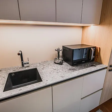 Elegant And Scenic Peaceful - One Bedroom With Terrace Apartmán