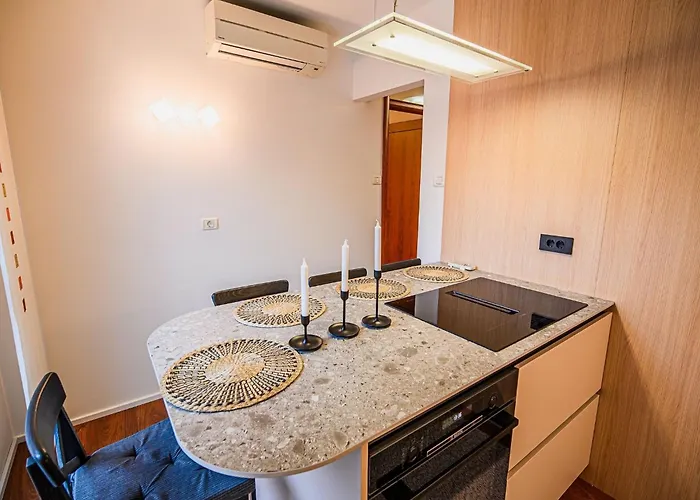 Elegant And Scenic Peaceful Portoroz - One Bedroom With Terrace Порторож